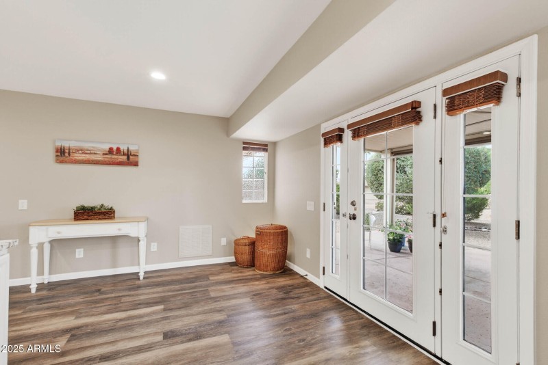 Breakfat Area towards Patio