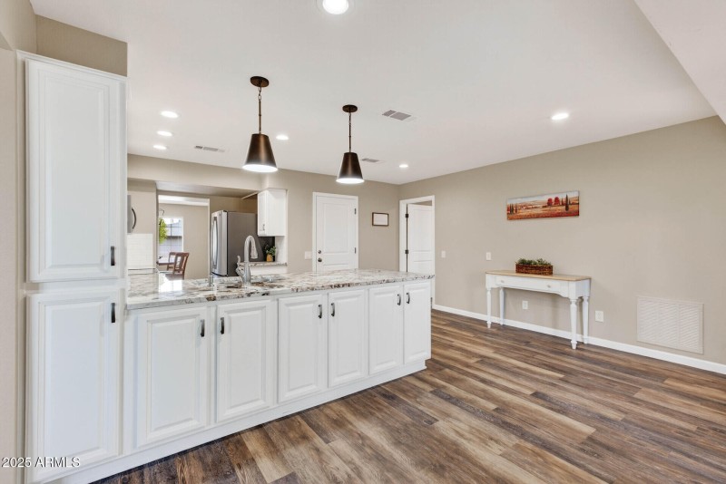 Breakfast Area towards Kitchen