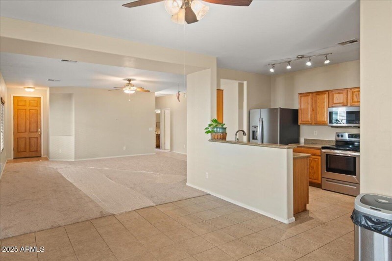 19-Dining and kitchen