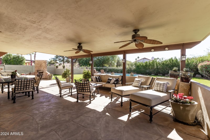 Voltaire Dr Exterior - 07