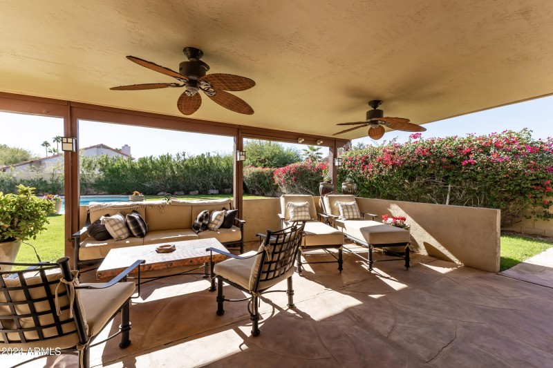 Voltaire Dr Exterior - 08