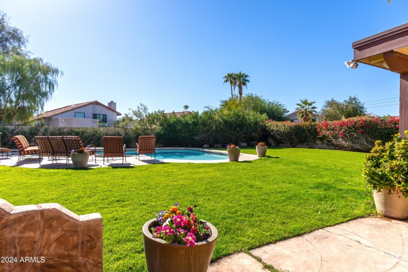 Voltaire Dr Exterior - 12