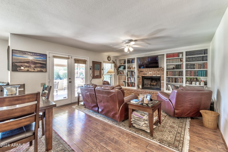 Voltaire Dr Interior - 15