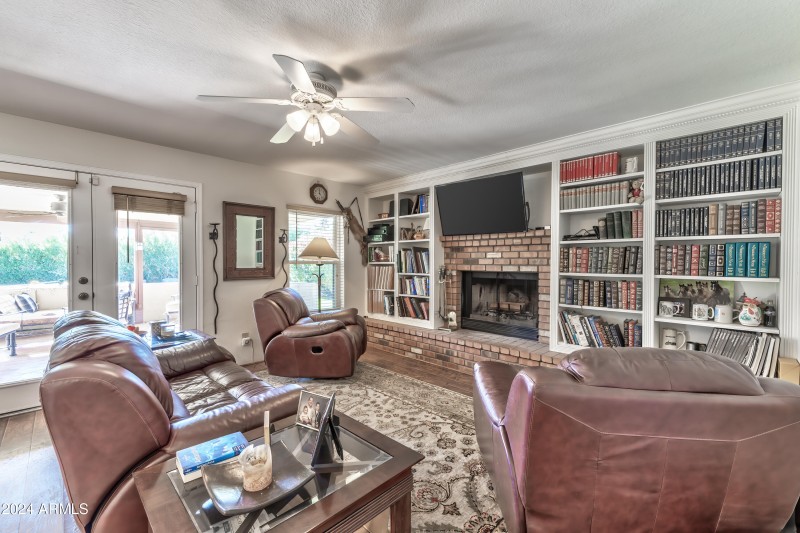 Voltaire Dr Interior - 16