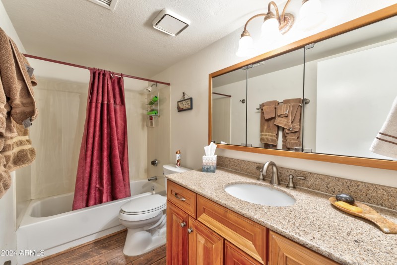 Voltaire Dr Interior - 17