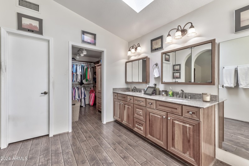 Voltaire Dr Interior - 35