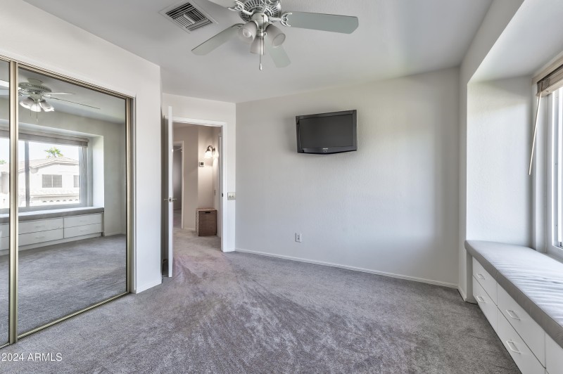 Voltaire Dr Interior - 25