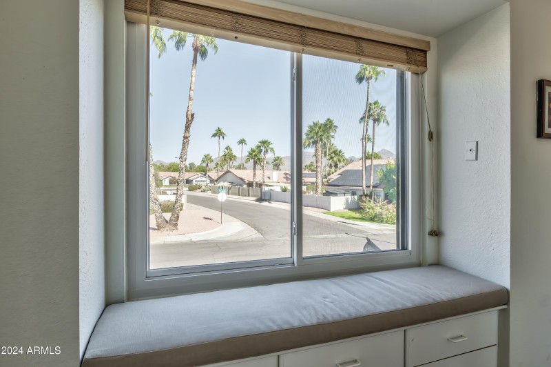 Voltaire Dr Interior - 26