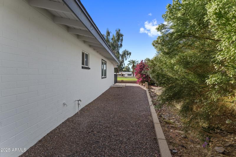 608 S Revolta Cir-44