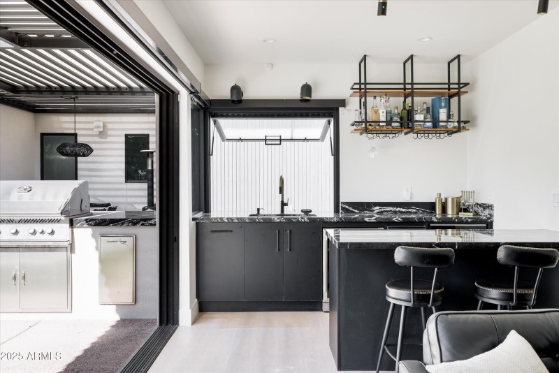 Detached Guest House with Wet Bar