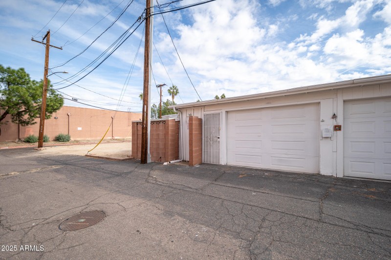 18_Garage-Exterior_01