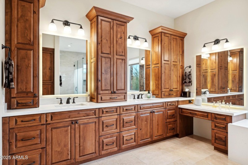 Spa bathroom w/quartz counters