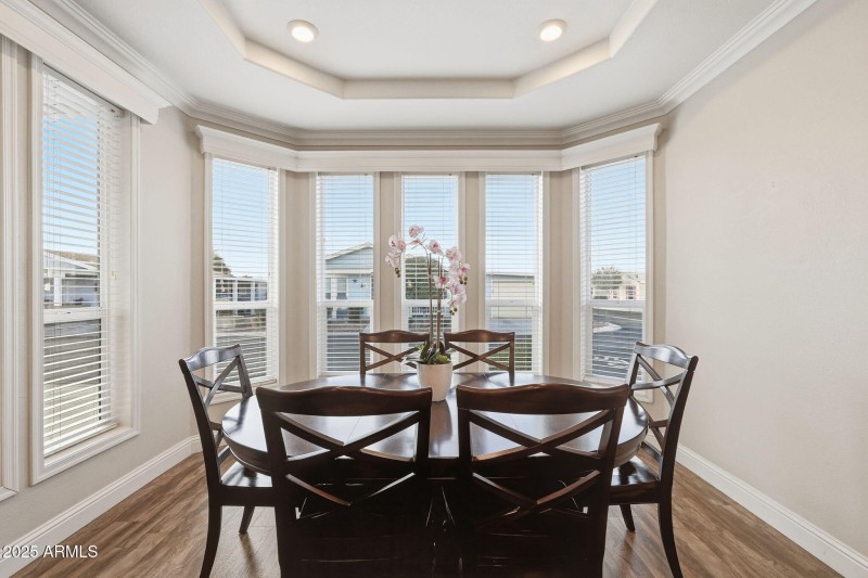 Eatimng aRAea with Bay Windows