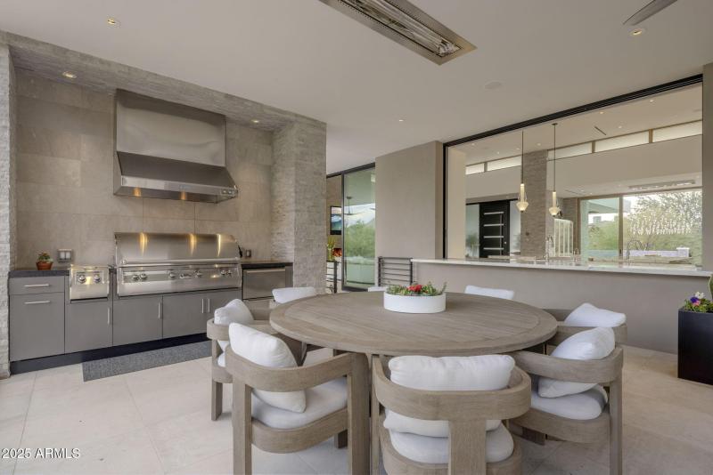 Pass through window to Outdoor Dining