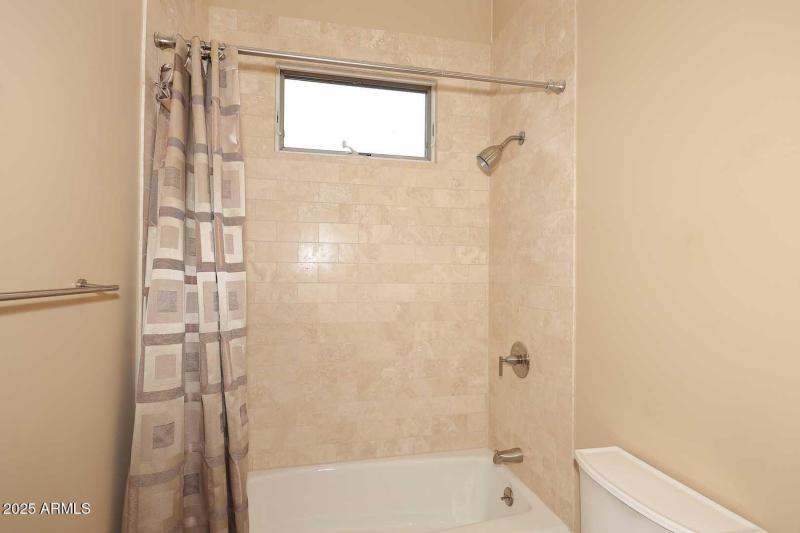 5th Bedorom-Ensuite-tub