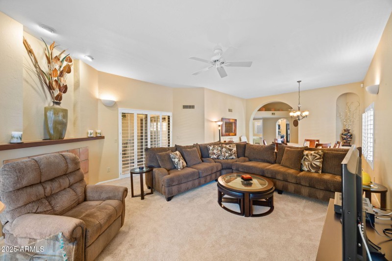 8-web-or-mls-11837-n-40th-pl