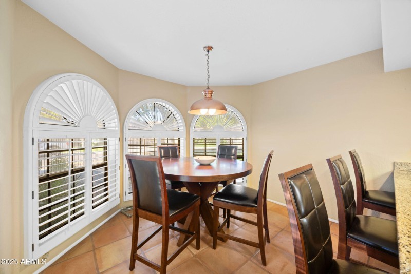 14-web-or-mls-11837-n-40th-pl