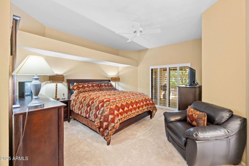 15-web-or-mls-11837-n-40th-pl