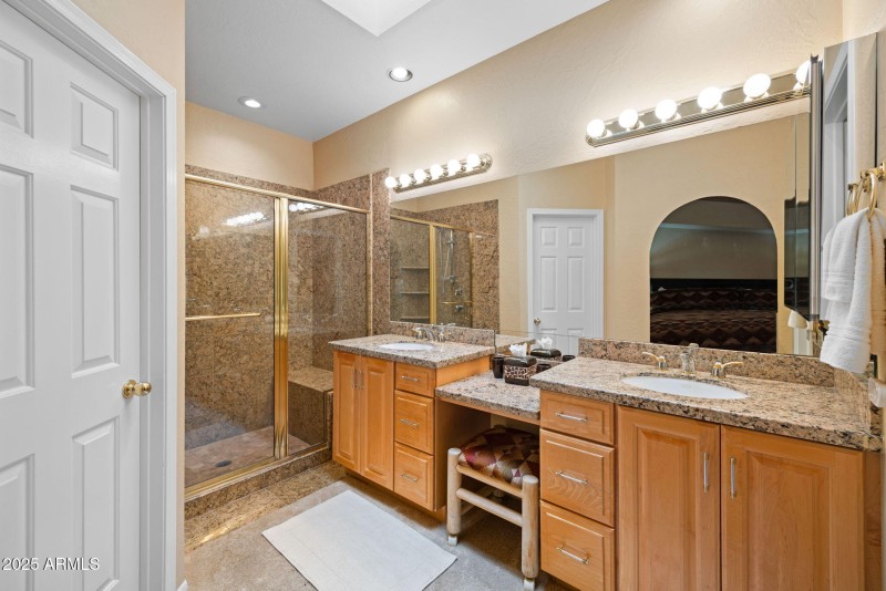 18-web-or-mls-11837-n-40th-pl