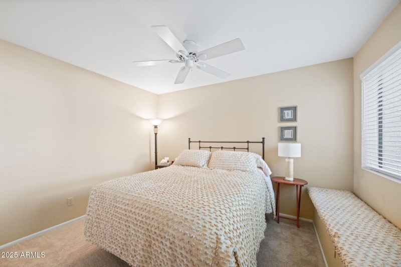 21-web-or-mls-11837-n-40th-pl