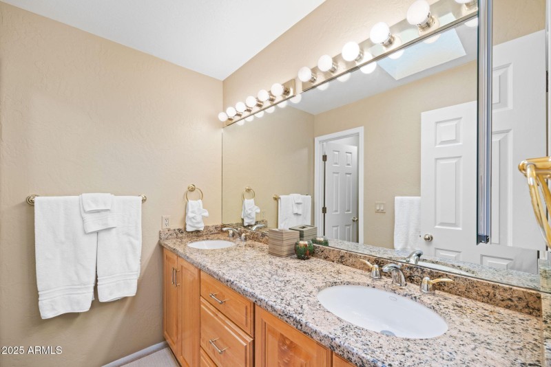 24-web-or-mls-11837-n-40th-pl