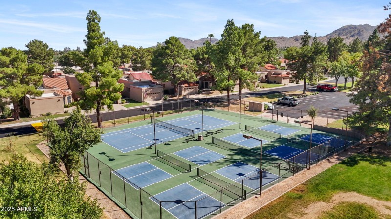 35-web-or-mls-11837-n-40th-pl