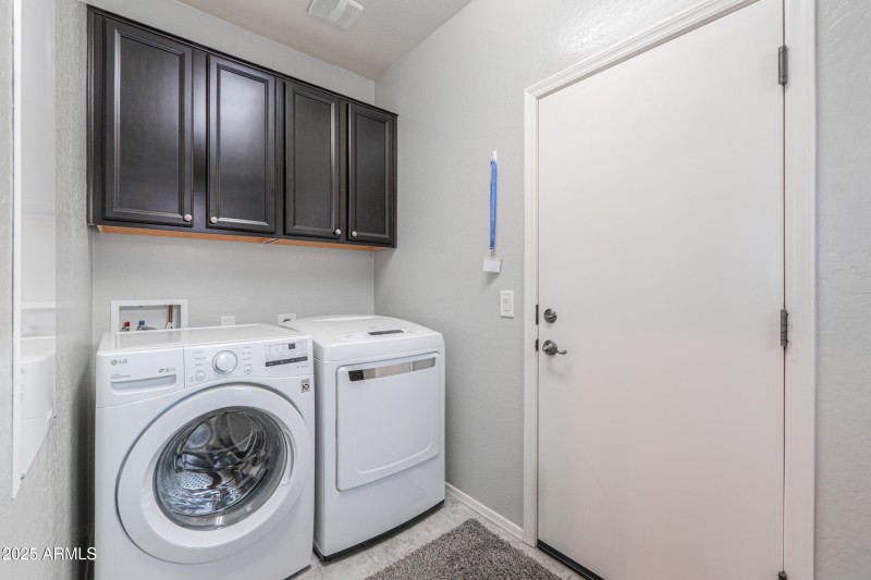 WASHER/DRYER INCLUDED