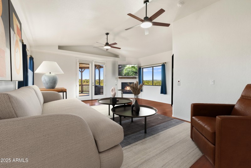 Flexroom/2nd livingroom w/furnishings