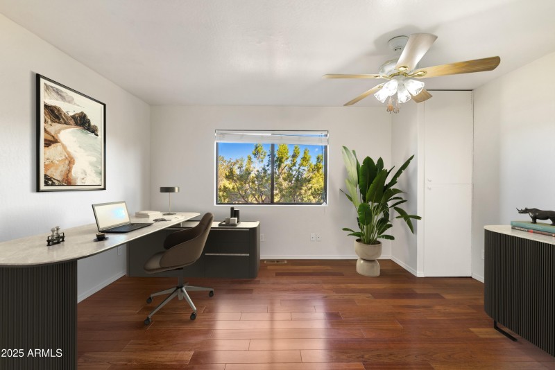 Bedroom 4 or Office w/furnishings