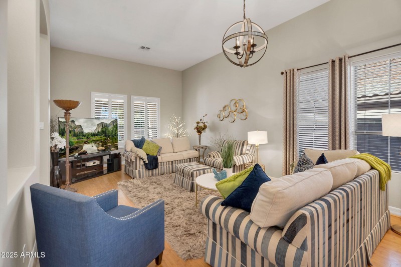 8-web-or-mls-3661 N Katmai - 7