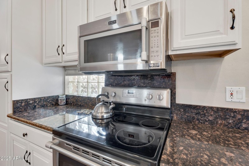 13-web-or-mls-3661 N Katmai - 16