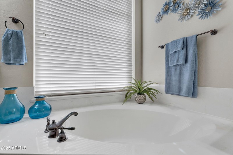 27-web-or-mls-3661 N Katmai - 25