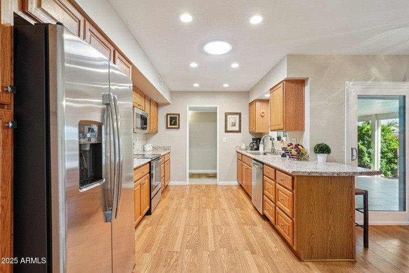 21-web-or-mls-N 109th Dr-S1611-021