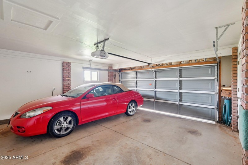 46-web-or-mls-N 109th Dr-S1611-046