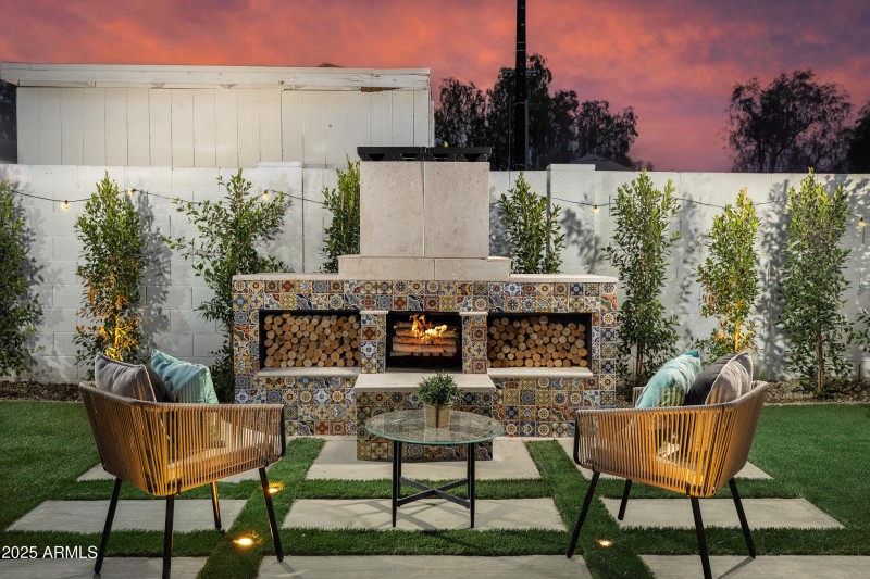 WOODBURNING FIREPLACE