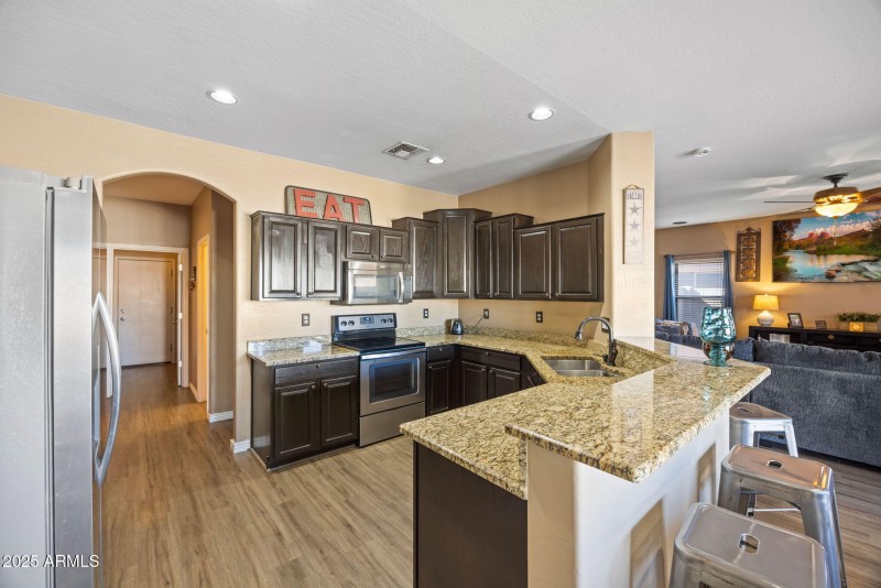 10-web-or-mls-12830-w-fairmount-ave