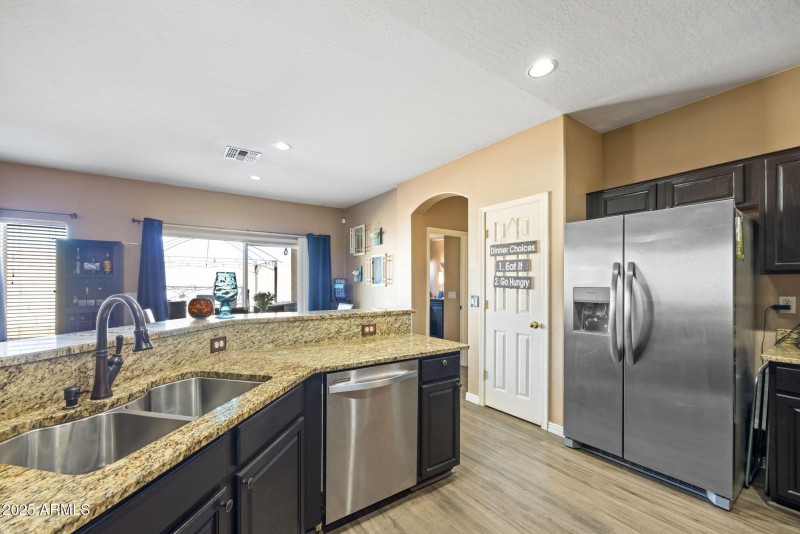 13-web-or-mls-12830-w-fairmount-ave