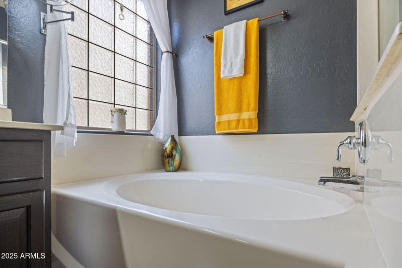 20-web-or-mls-12830-w-fairmount-ave