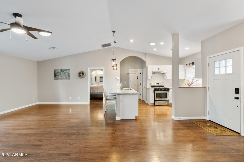 05-Living Room & Kitchen