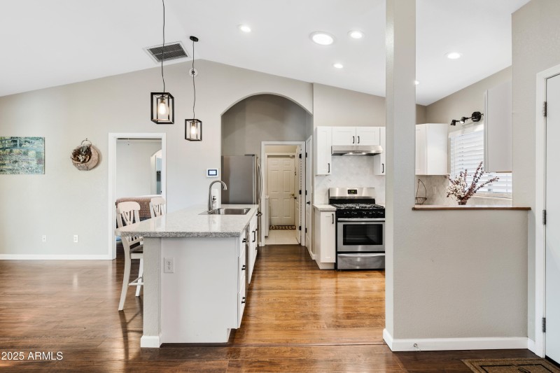 09-Kitchen & Bar Area