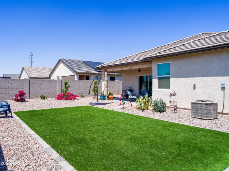 Aleutian Dr_Artificial Turf Lawn