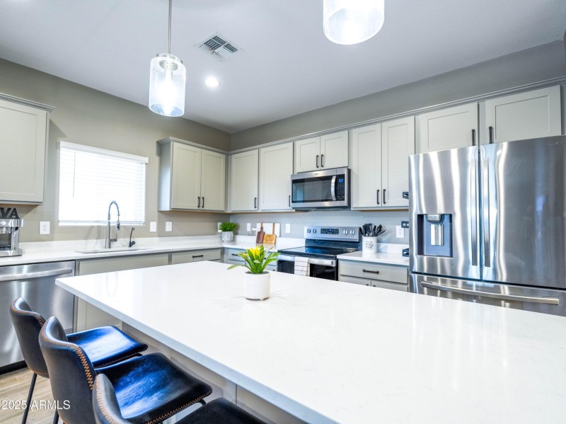 Aleutian Dr_Large Eat-In Kitchen