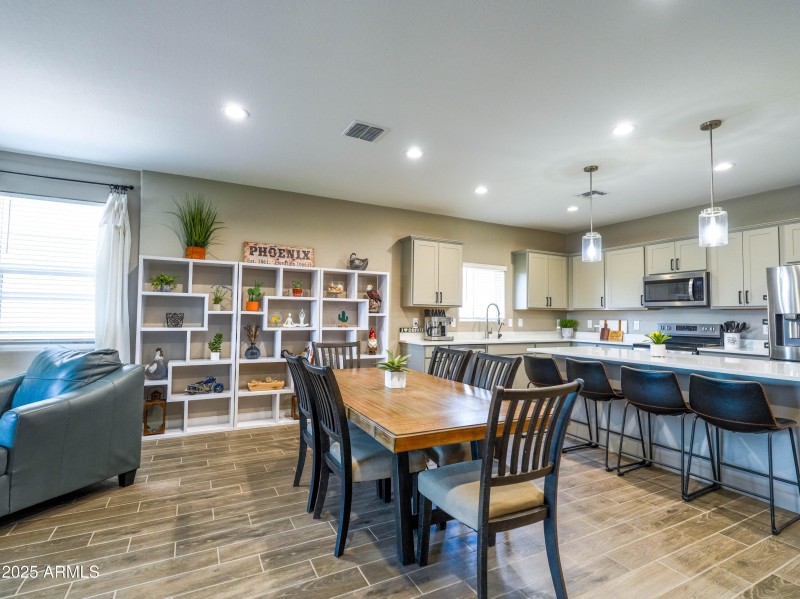 Aleutian Dr_Dining Area in Great Room