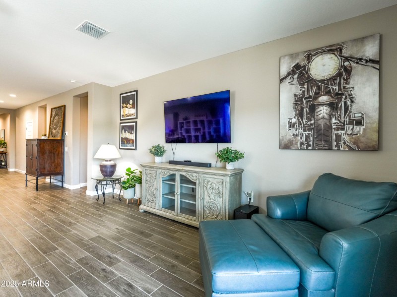 Aleutian Dr_Plenty of Space for Large TV