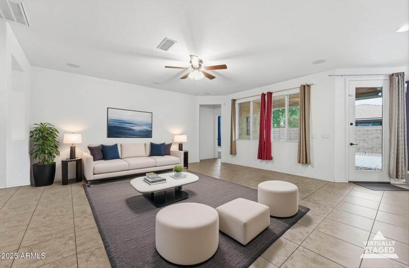 11-Living Room (Virtually Staged)