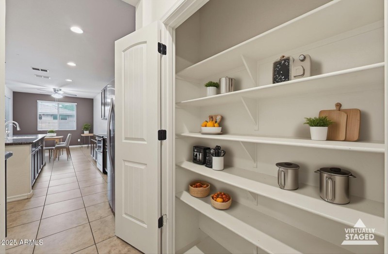 25-Pantry (Virtually Staged)