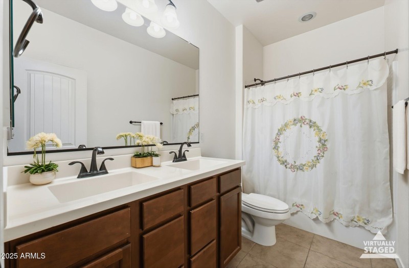 58-Bathroom (Virtually Staged)