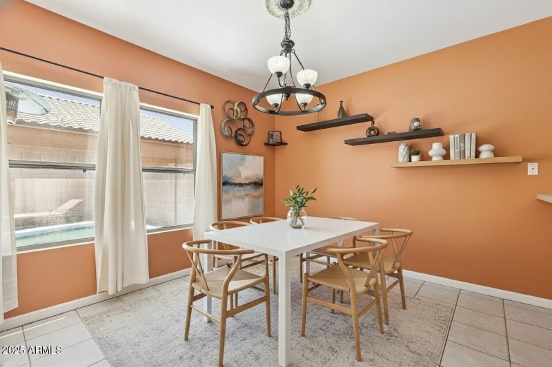 Virtually staged dining