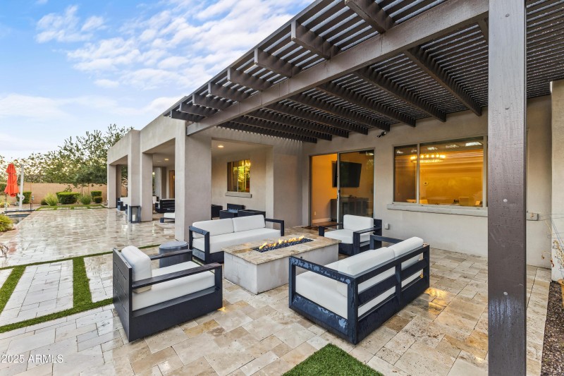 Seating with firepit 2