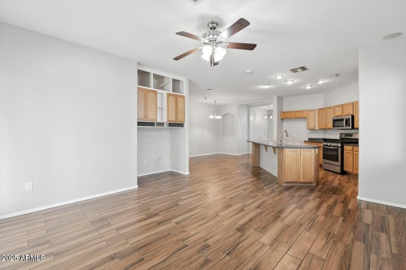 kitchen opens to family rm